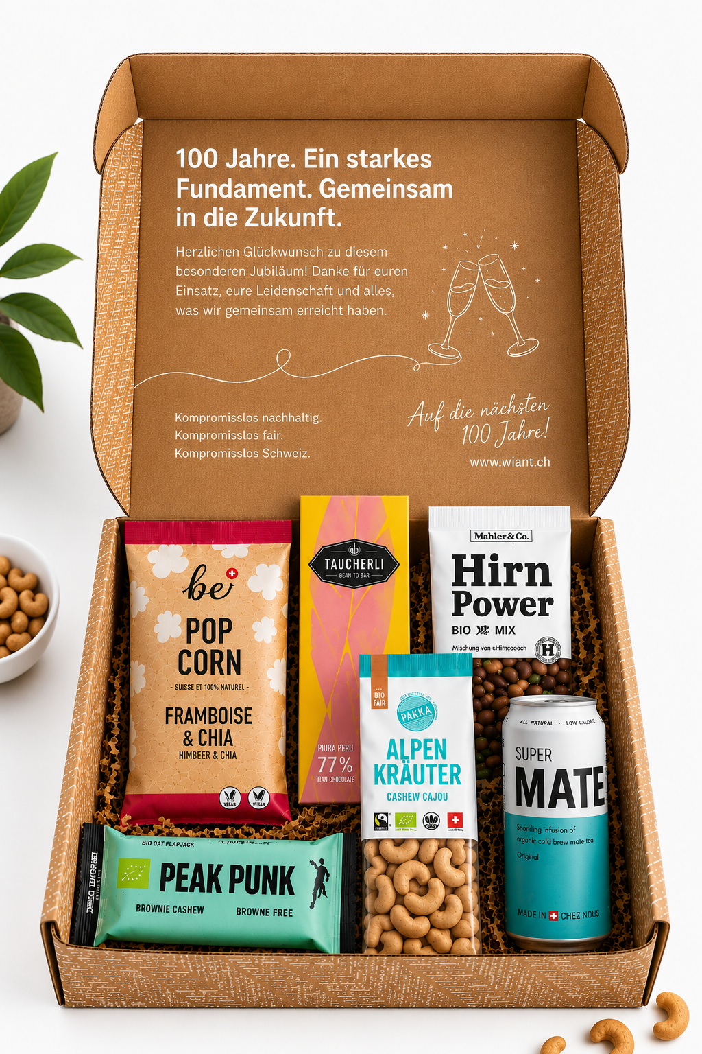 Offene wiant Jubiläumsbox mit individuellem Weissdruck im Deckel und Schweizer Produkten